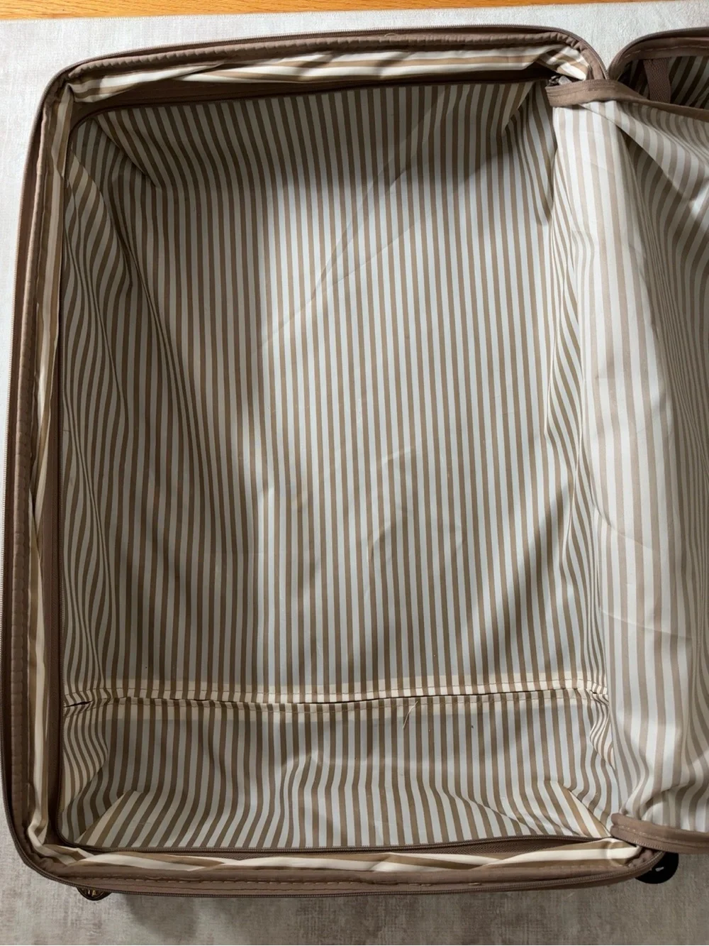 London Fog Metallic Bronze Carry-On Spinner Luggage
